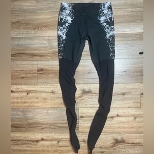 Alo Yoga Dark Crystal Geometric Goddess Leggings
